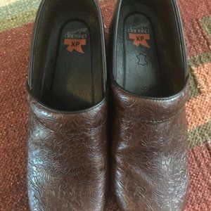Dansko XP floral tooled leather clogs Euro size 40